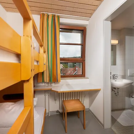 Burg Rabeneck Hostel *